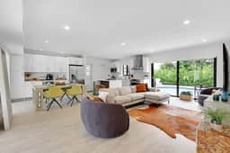 Modern Paradise - walk to the beach- Heated pool