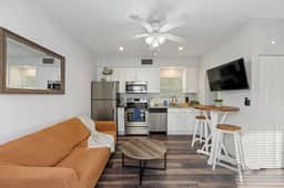 Perfect Palm Beach Escape | Cozy 1BR + Putt-Putt