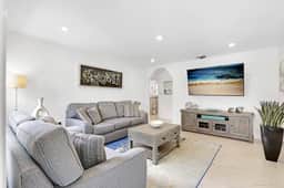 Steps to Beach + Hot Tub | Walk to Dining & Shops | Pompano