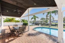 Direct Bay Access - close to the Beach & the Stadium Stadium| Pool| 3BR