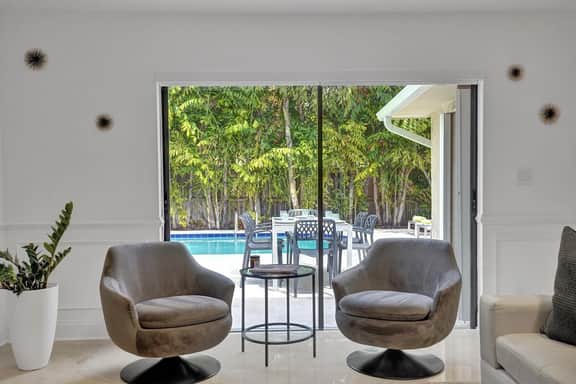 Tropical 5 bedroom pool home