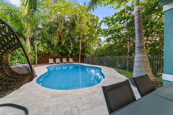 Close to beach - Casa De Bananas - 4bd/3ba- Pool
