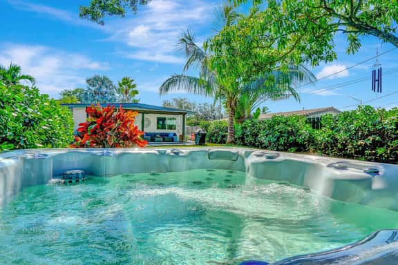Ft. Lauderdale Getaway w/ Hot Tub!