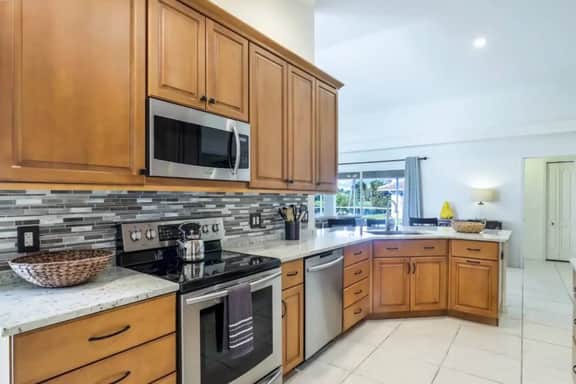 Spacious 4BR/3BA Naples Home with Private Pool & Lanai – 5–10 Min to Beaches