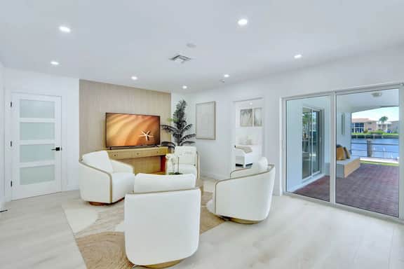 Lux Waterfont - Ocean access-10 min to beach!