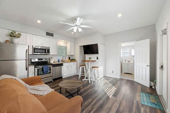 Perfect Palm Beach Escape | Cozy 1BR + Putt-Putt