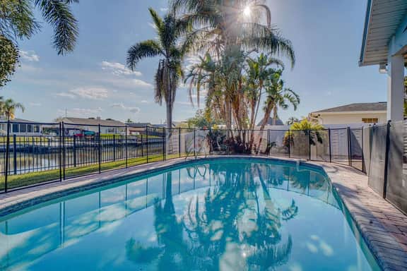 Direct Bay Access - close to the Beach & the Stadium Stadium| Pool| 3BR