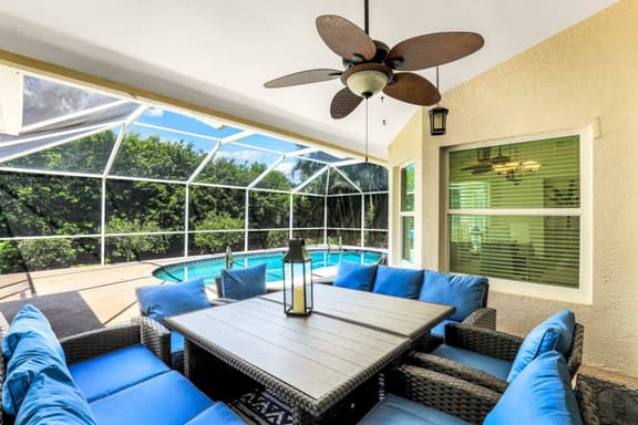 Guard gated 4 bedroom- Pool home - Close to the beach & 5th ave shops & food!