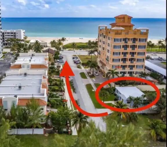 Steps to Beach + Hot Tub | Walk to Dining & Shops | Pompano